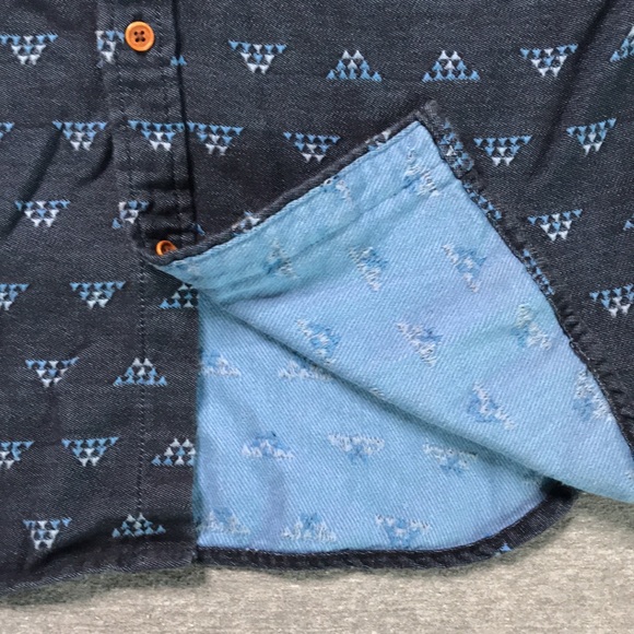 Old Navy Triangle Pattern Button Down - Picture 4 of 5